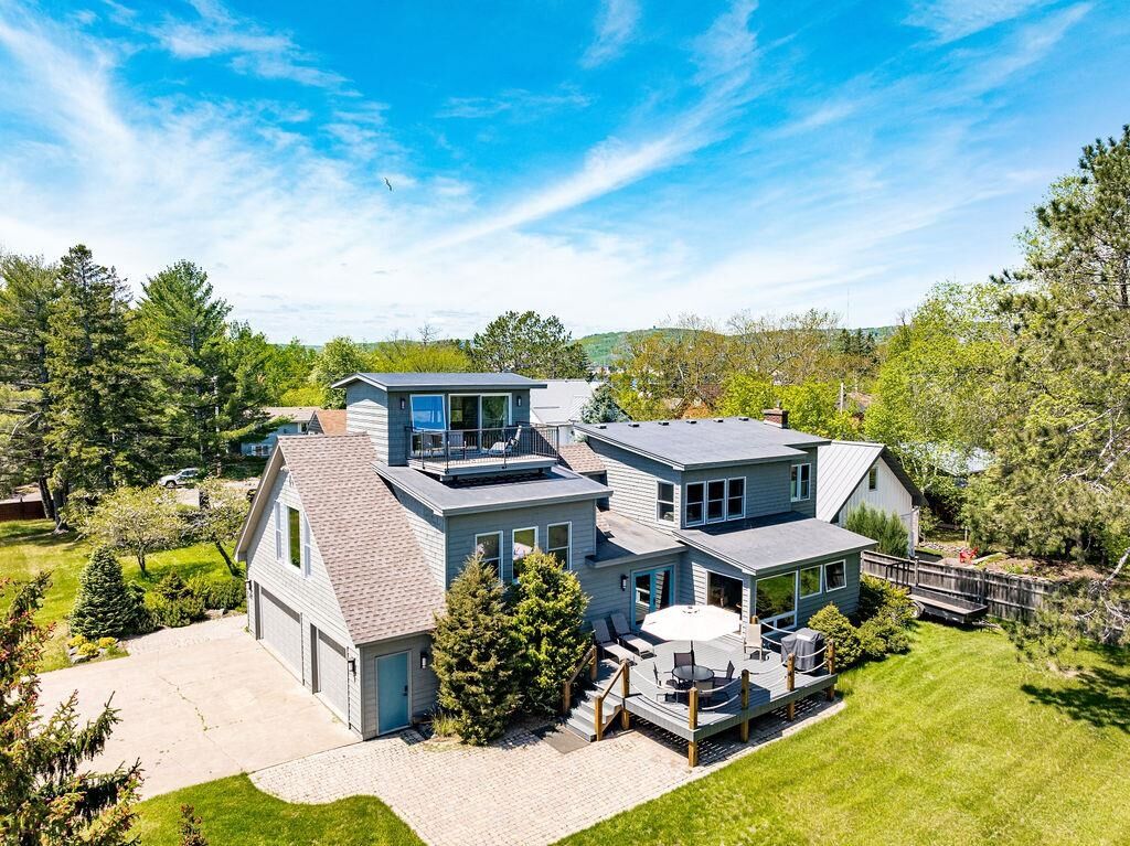Property Photo:  1629 S Lake Ave  MN 55802 