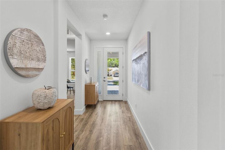 Property Photo:  217 S Shade Avenue  FL 34237 