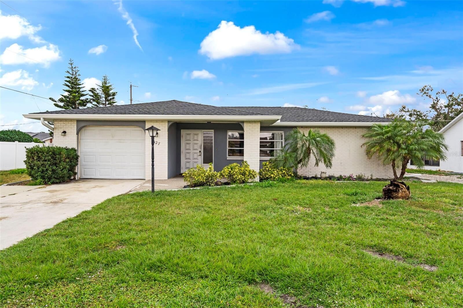 Property Photo:  427 Canterbury Road  FL 34293 