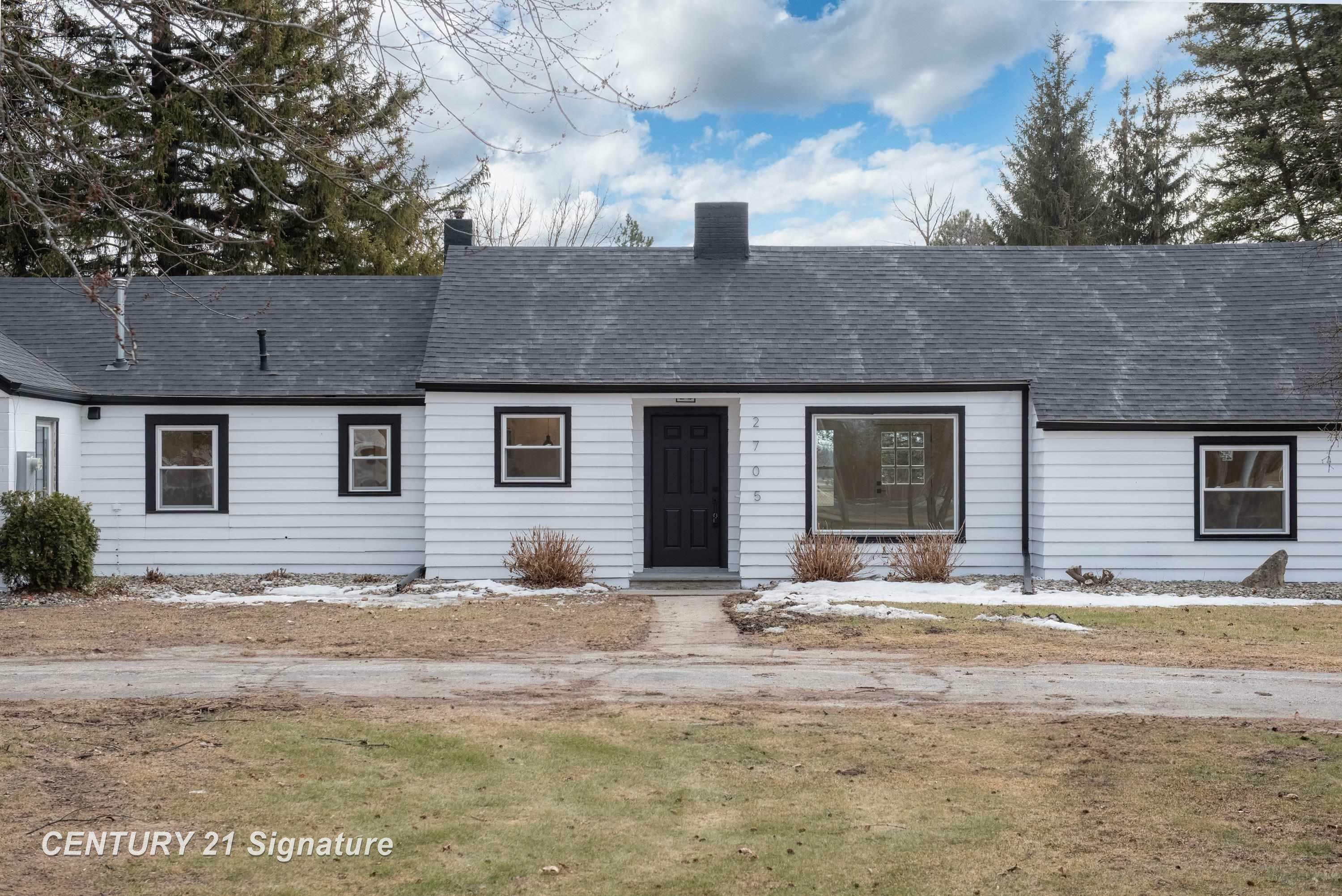 Property Photo:  2705 McCarty Road  MI 48603 