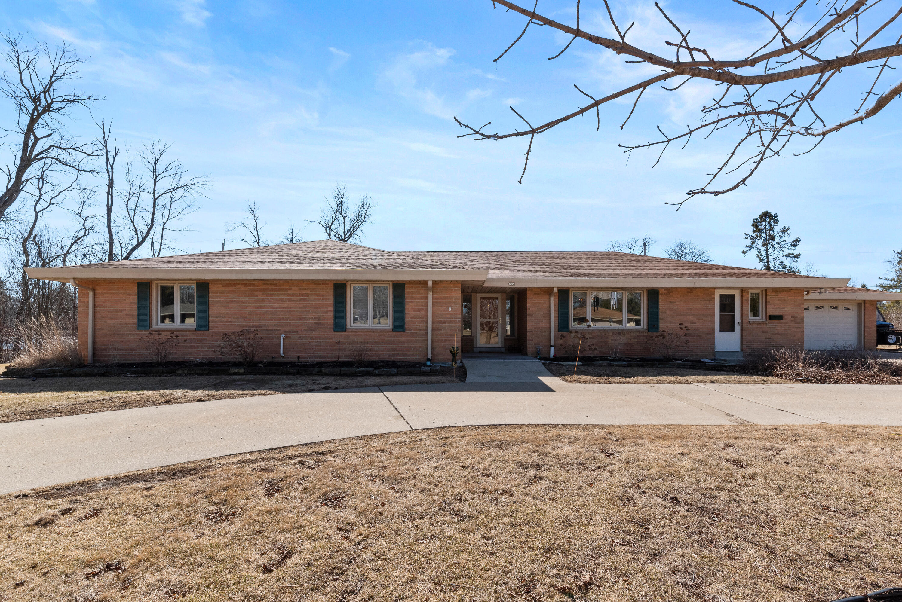 707 Riverview Dr  Thiensville WI 53092 photo