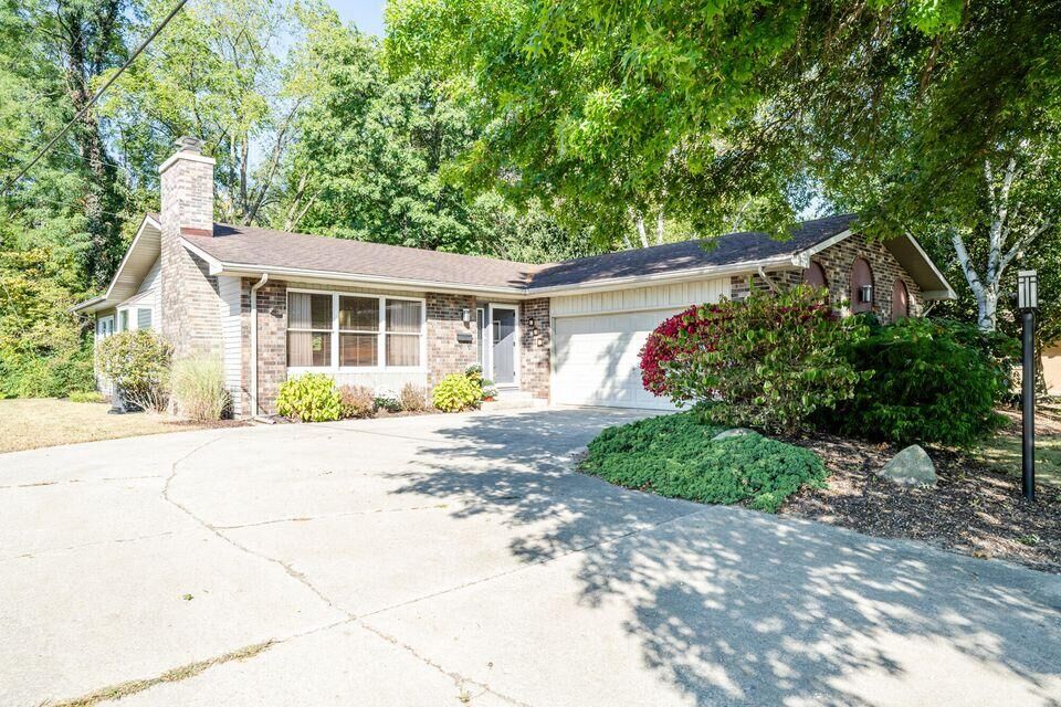 Property Photo:  123 Bennett Avenue  MI 49057 