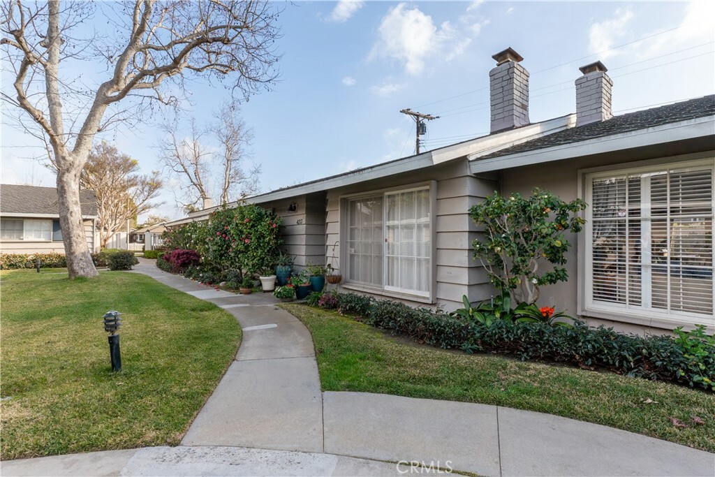 Property Photo:  423 Gloucester Drive  CA 92627 