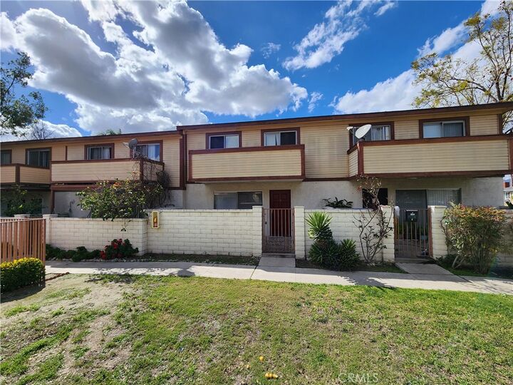 Property Photo: 1452 E 5th Street 3 CA 91764