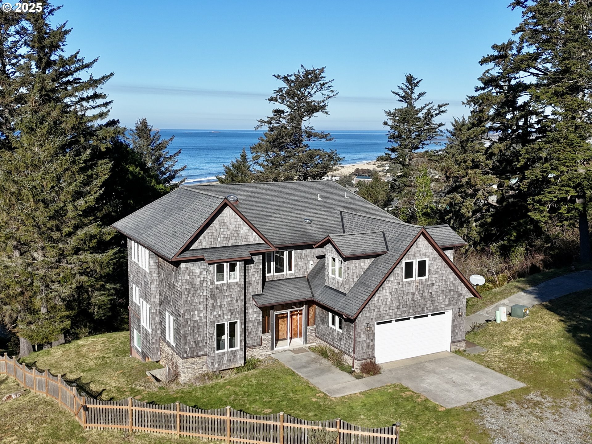 Property Photo: 95030 Pacific Vista Dr OR 97444