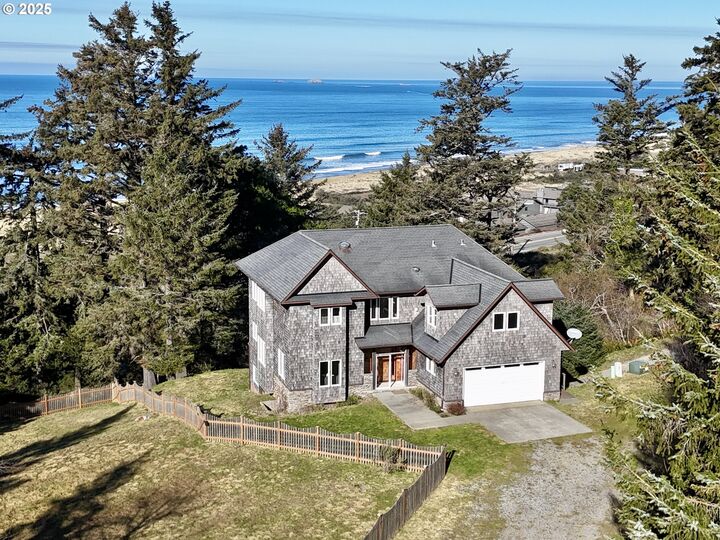 Property Photo: 95030 Pacific Vista Dr OR 97444