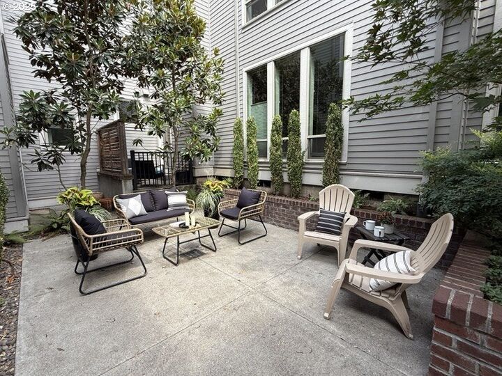 Property Photo: 1805 SE Madison St 304 OR 97214