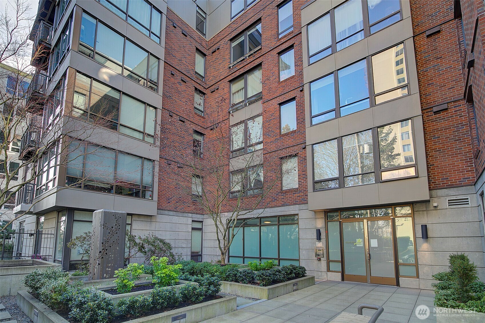 Property Photo: 4547 8 Avenue NE 412 WA 98105