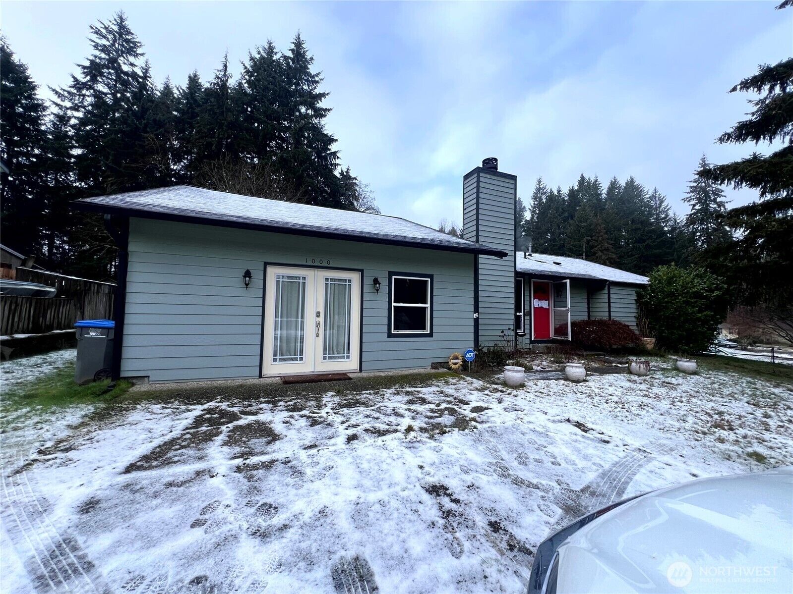 Property Photo:  1000  Hillandale Drive E  WA 98366 