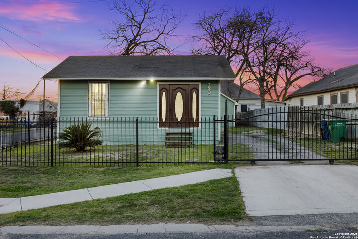 223 Lancaster St  San Antonio TX 78214 photo