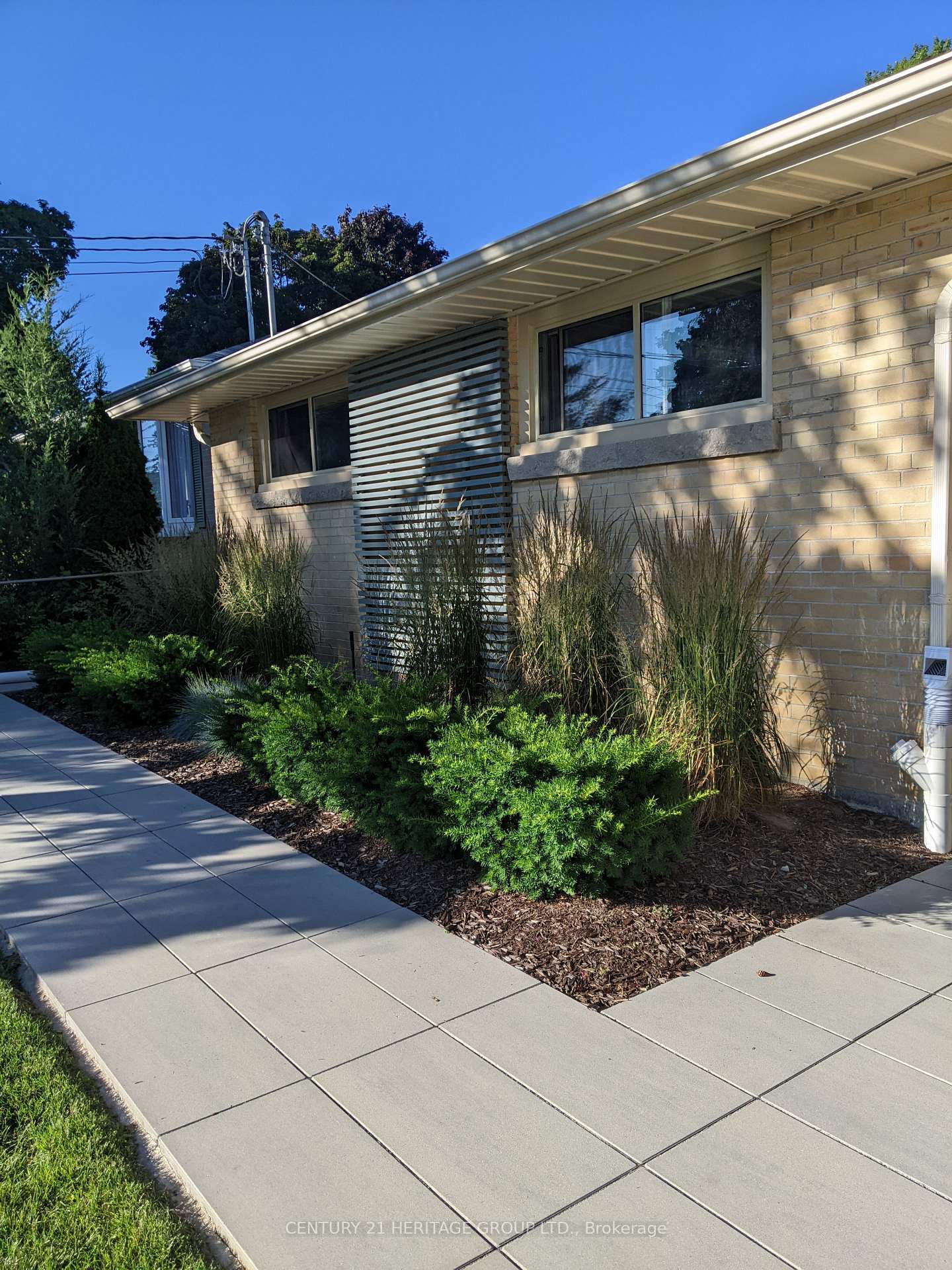 Property Photo: 384 Sugar Maple Lane ON L4C 4C4