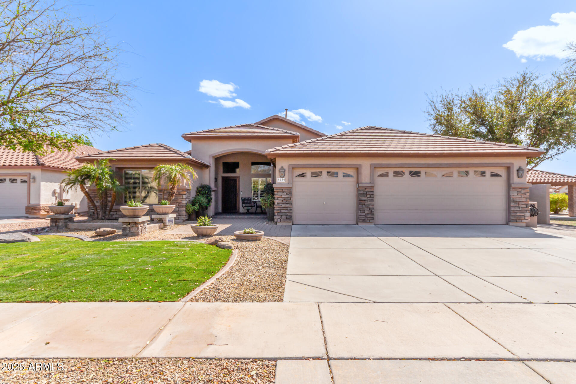 Property Photo: 5929 W Riviera Drive AZ 85304