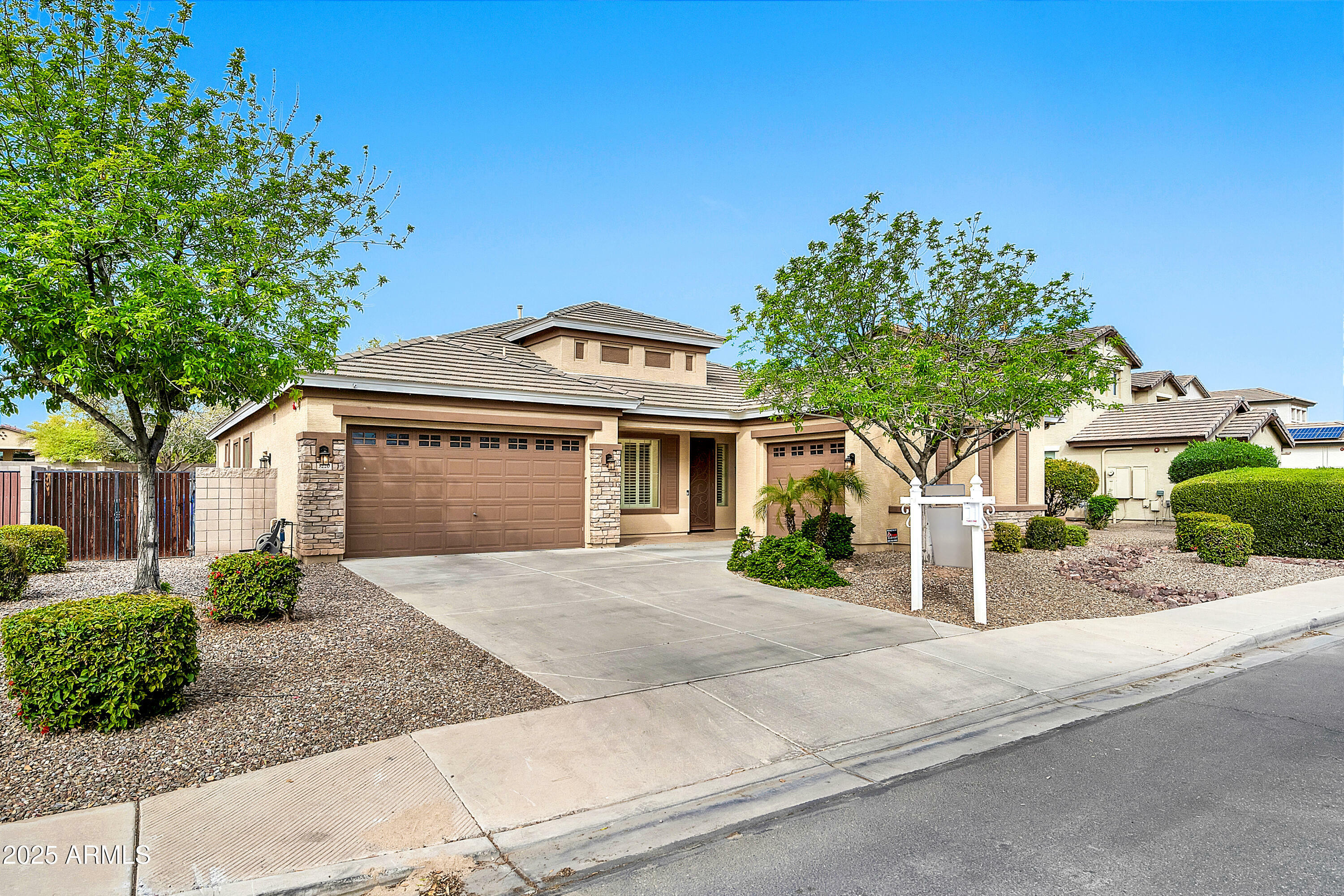 Property Photo: 3220 N 136th Drive AZ 85392