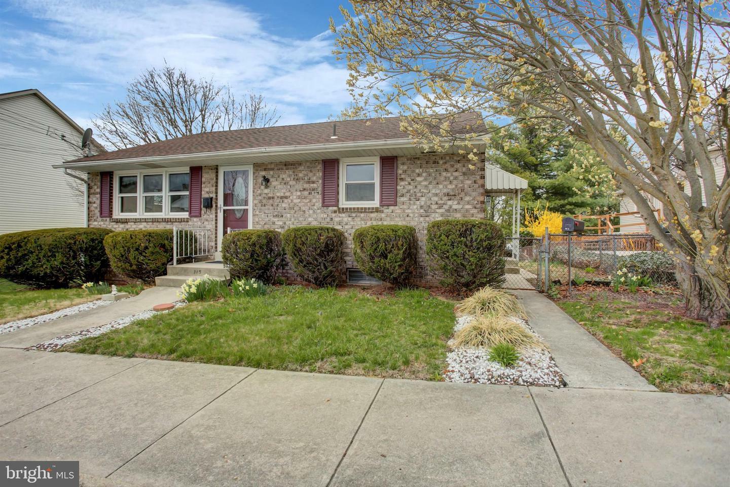 315 Maple Avenue  Hanover PA 17331 photo