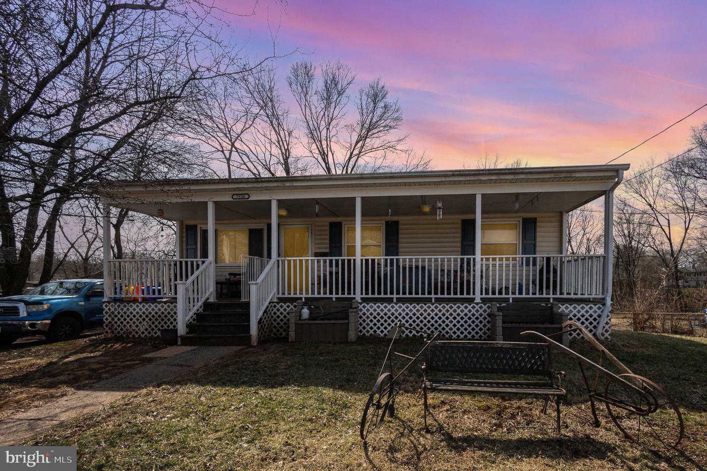 Property Photo: 7926 Manassas Drive VA 20111