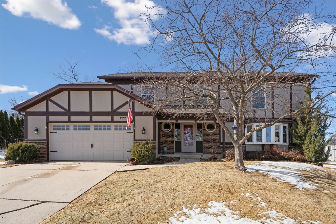 Property Photo: 222 Kent Court IA 52402