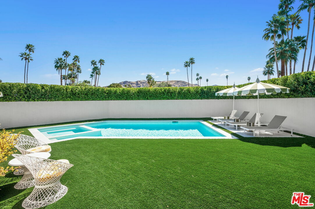 994 E Balboa Cir  Palm Springs CA 92264 photo
