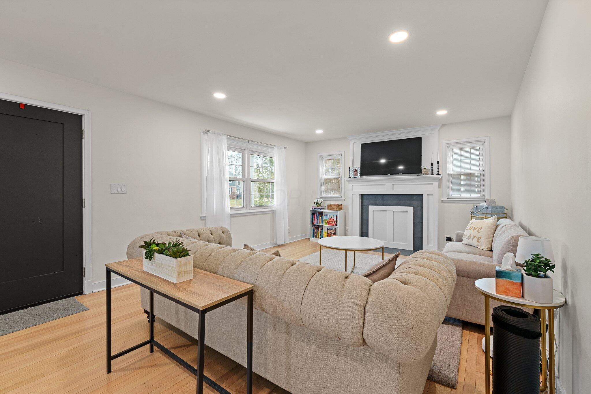 Property Photo: 2516 Chester Road OH 43221