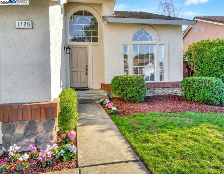 Property Photo:  1726 White Oak Ln  CA 94587 