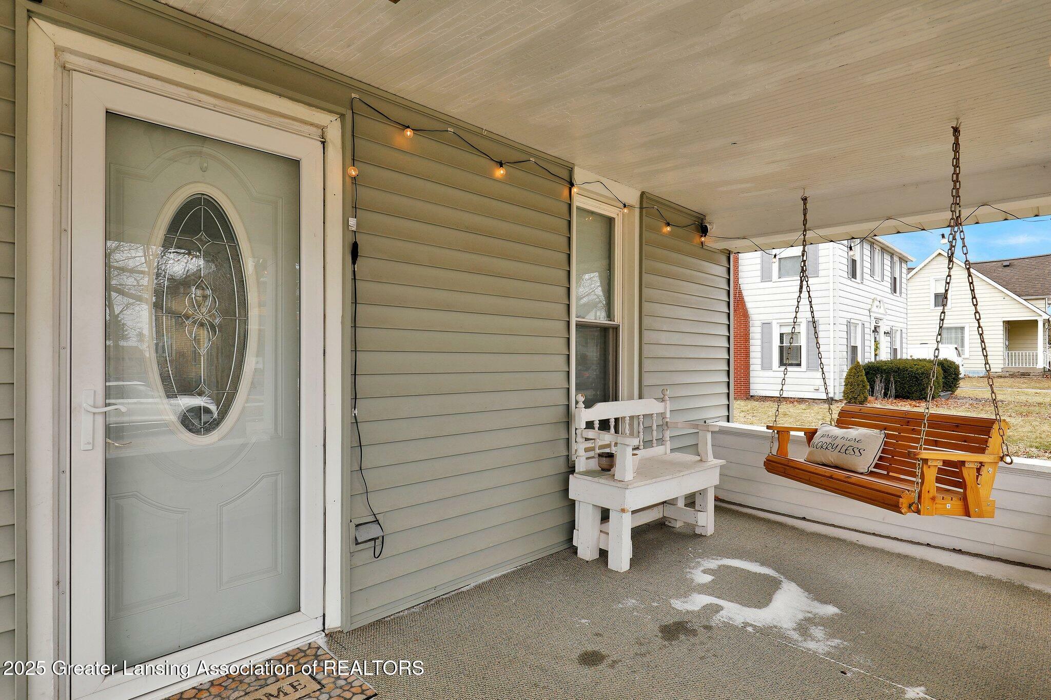 Property Photo:  533 W Maple Street  MI 48854 