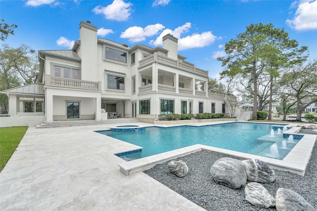 10 W Isle Place  The Woodlands TX 77381 photo