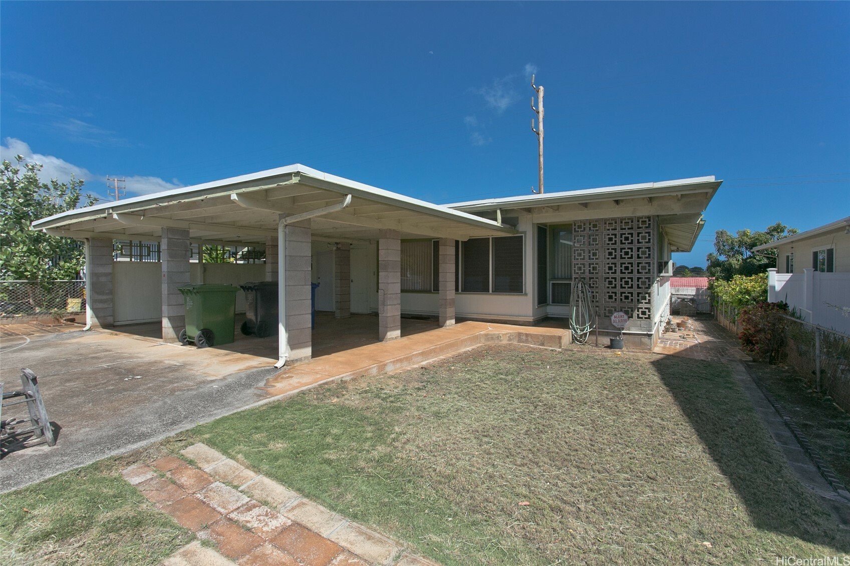 Property Photo:  941 Luawai Street  HI 96816 