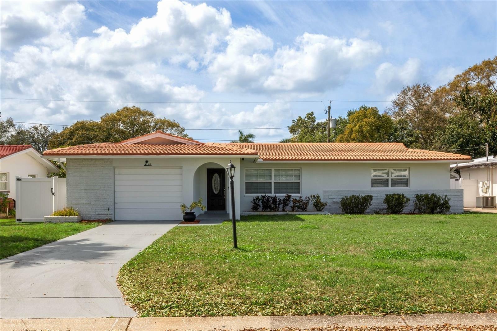 Property Photo:  2312 Tudor Lane  FL 33763 