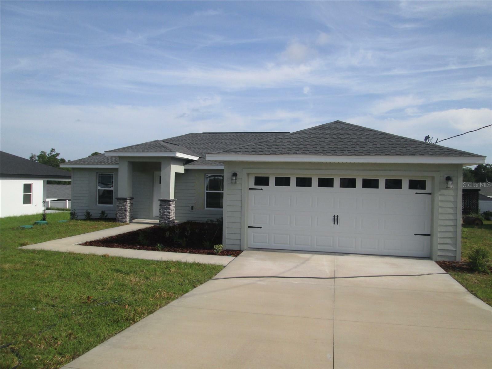 Property Photo: 9455 SE 152nd Place FL 34491
