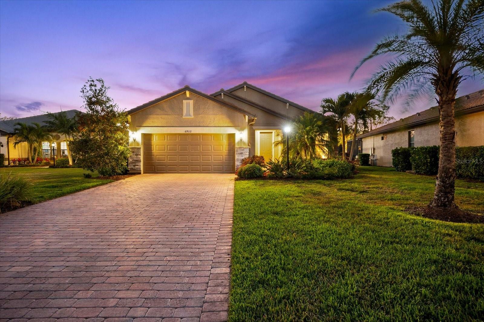 Property Photo:  6912 Gosport Cove  FL 34202 