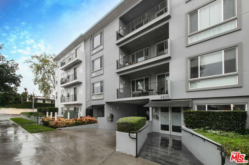Property Photo: 4820 Bellflower Avenue 310 CA 91601