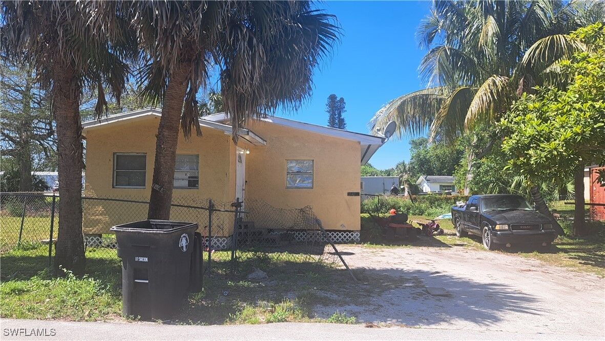 Property Photo: 1043 Lee Street FL 33471