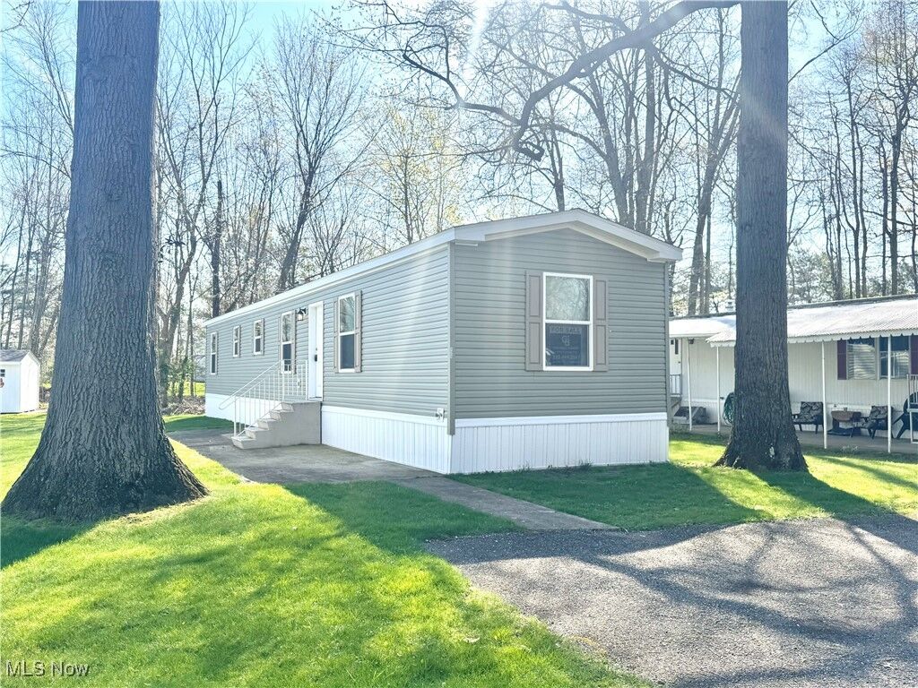 Property Photo: 111 Northgate NE OH 44484
