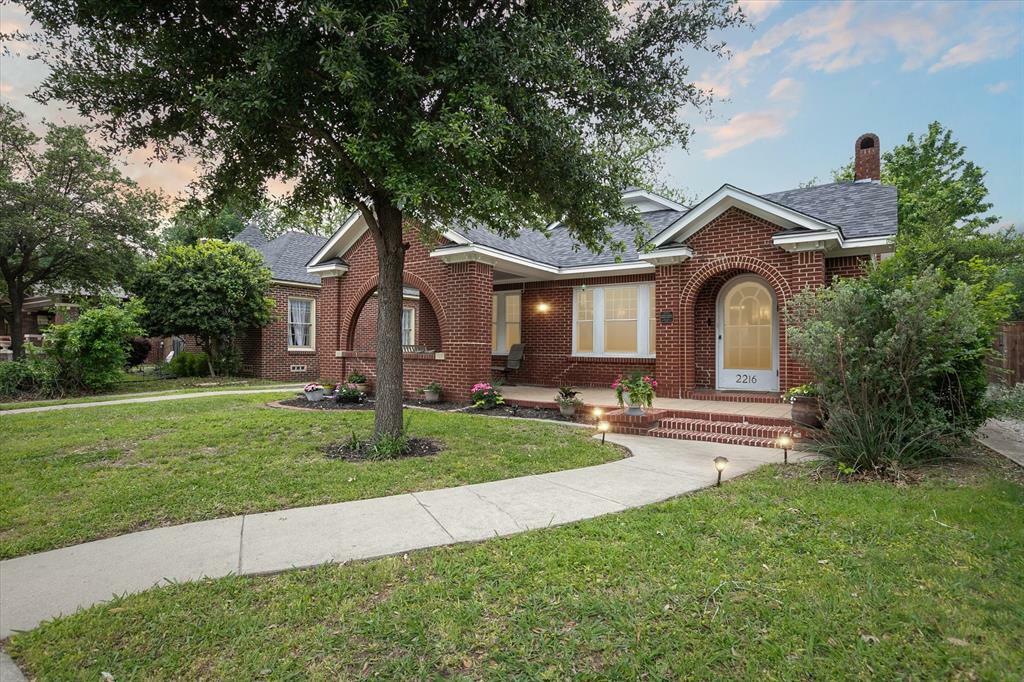 Property Photo:  2216 5th Avenue  TX 76110 