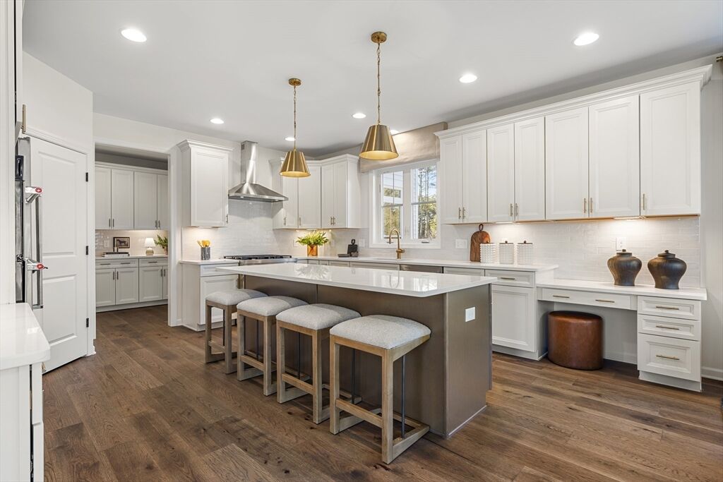 Property Photo:  9 Lloyd Circle 40  MA 02766 