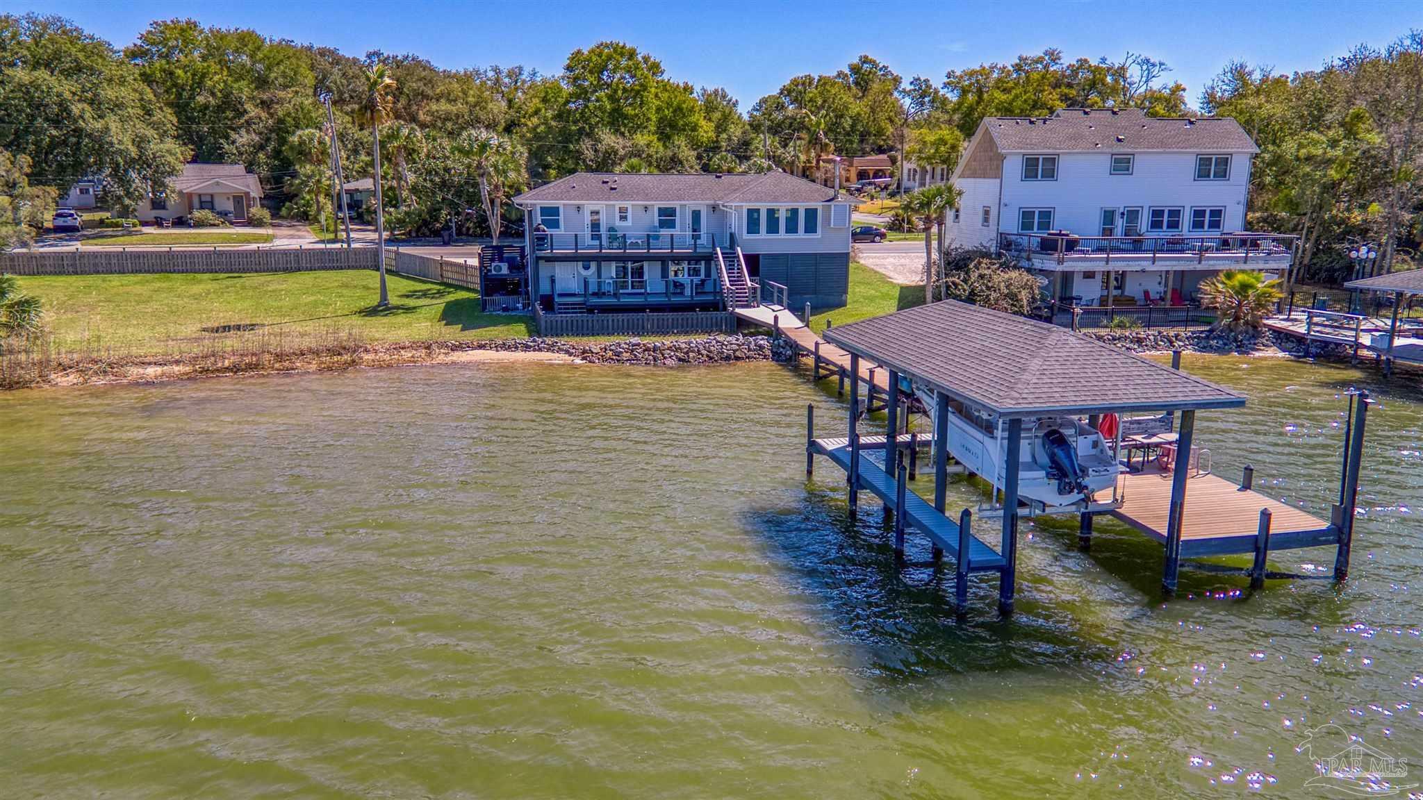 Property Photo:  1105 Bayou Blvd  FL 32503 