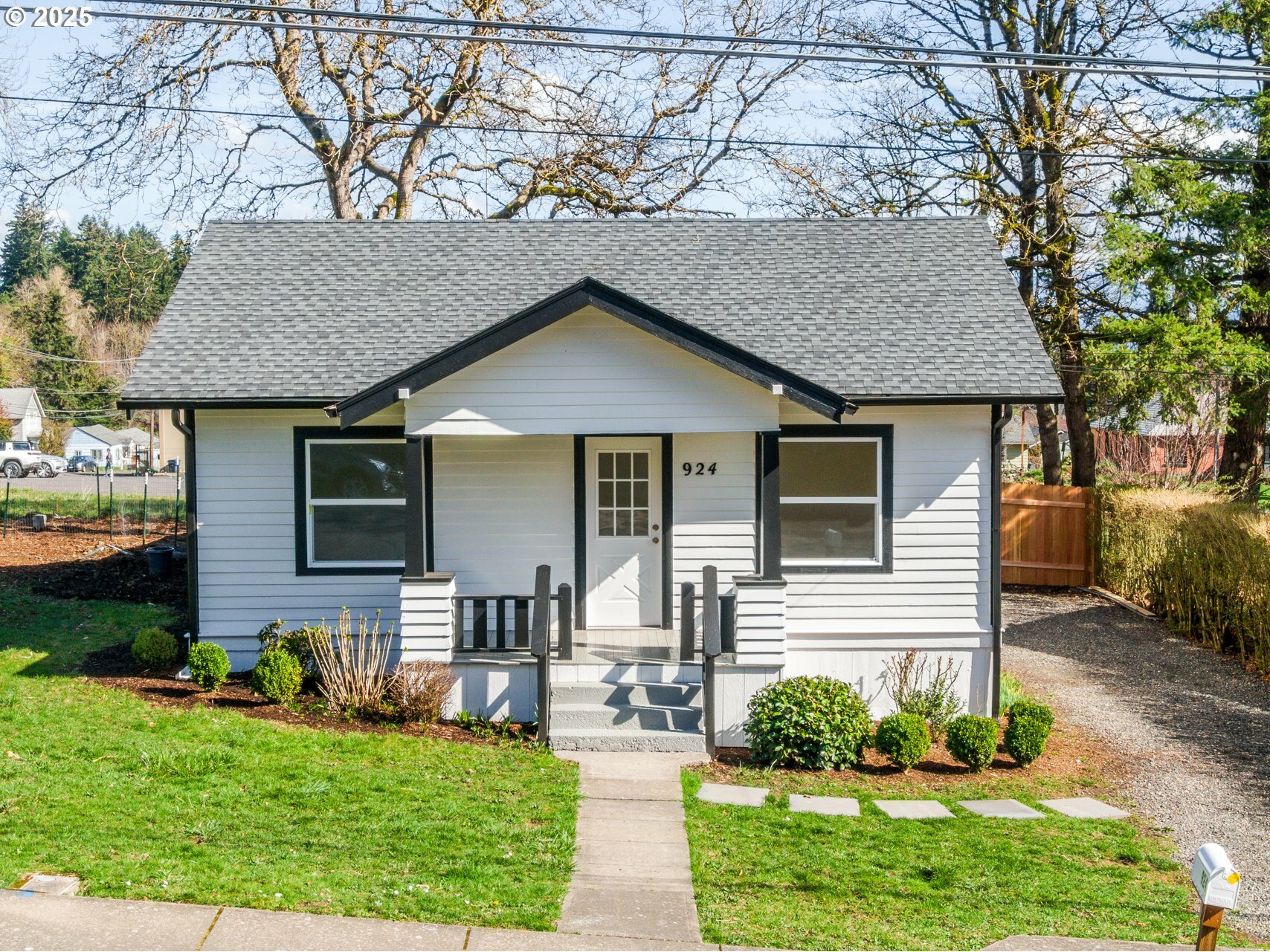 Property Photo: 924 NW Ivy St WA 98607