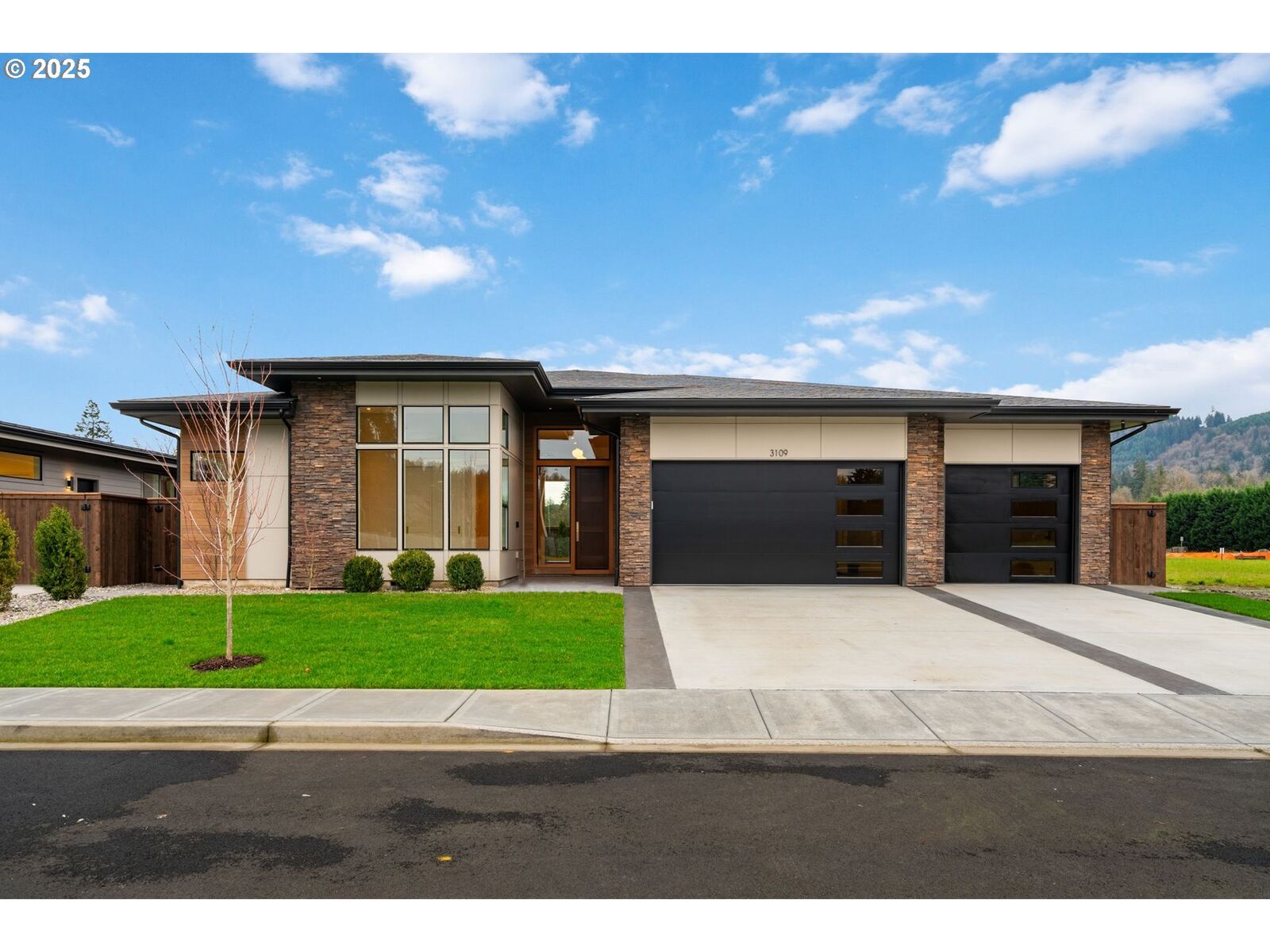 Property Photo: 3109 Heron St WA 98674