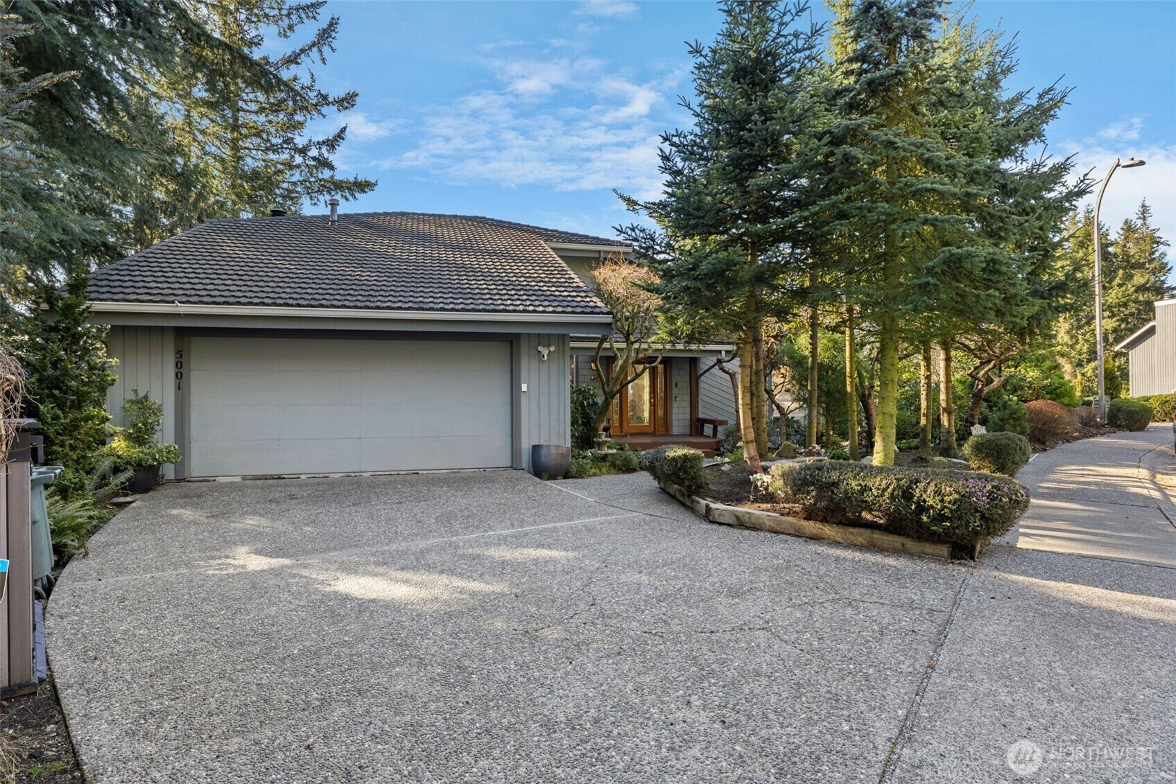 Property Photo:  5001  136th Place SE  WA 98006 