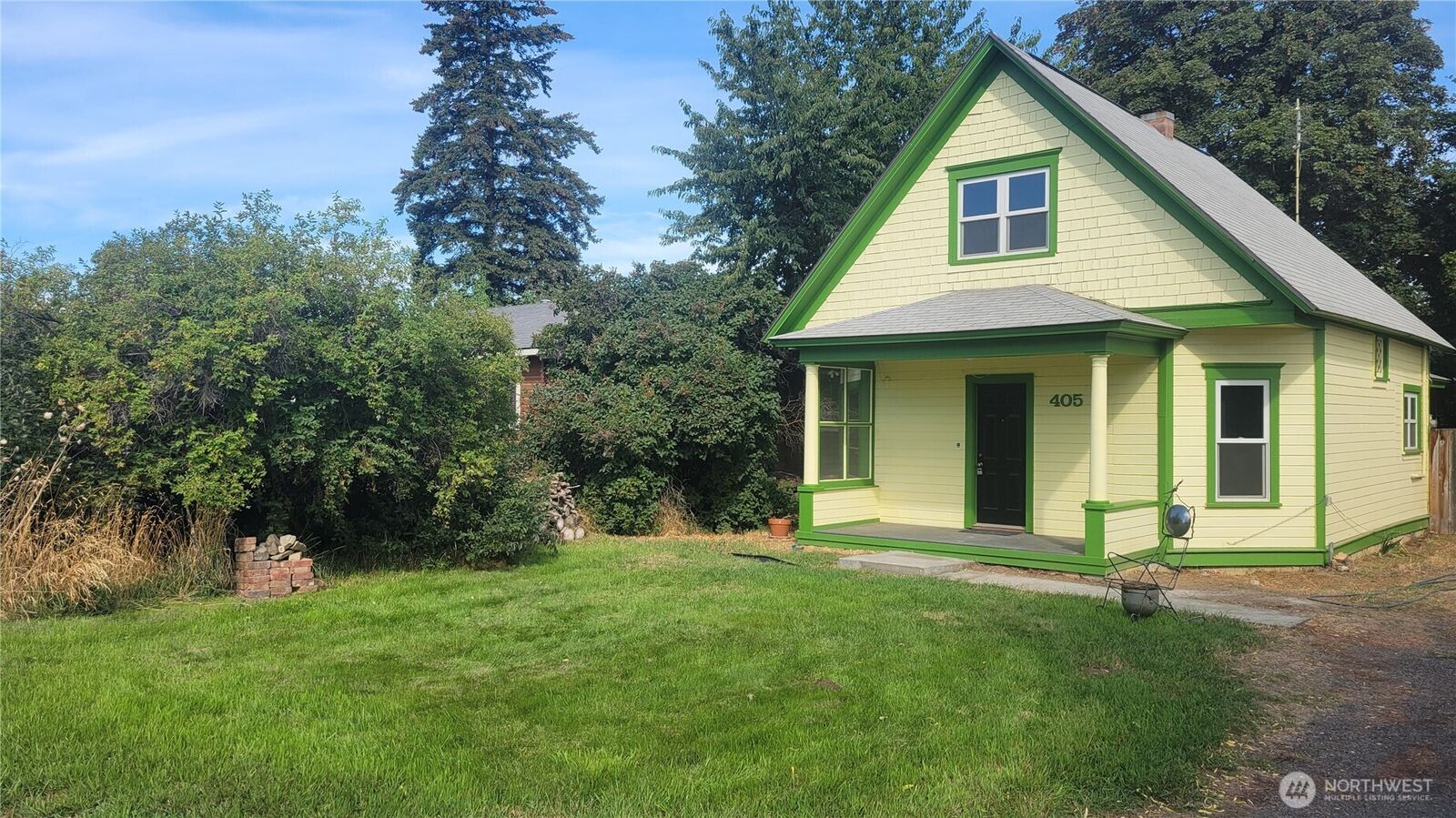 Property Photo:  405 W 11th Avenue  WA 98926 