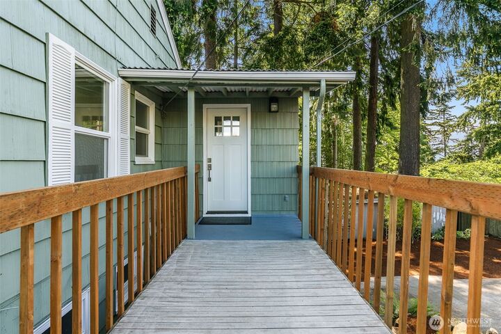 Property Photo:  14995  22nd Avenue SW  WA 98166 
