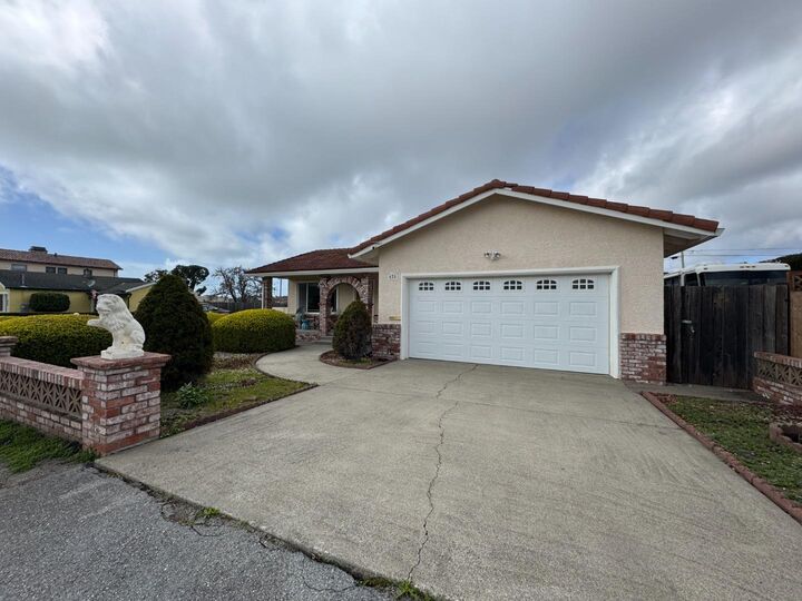 Property Photo:  651 Spruce Street  CA 94019 