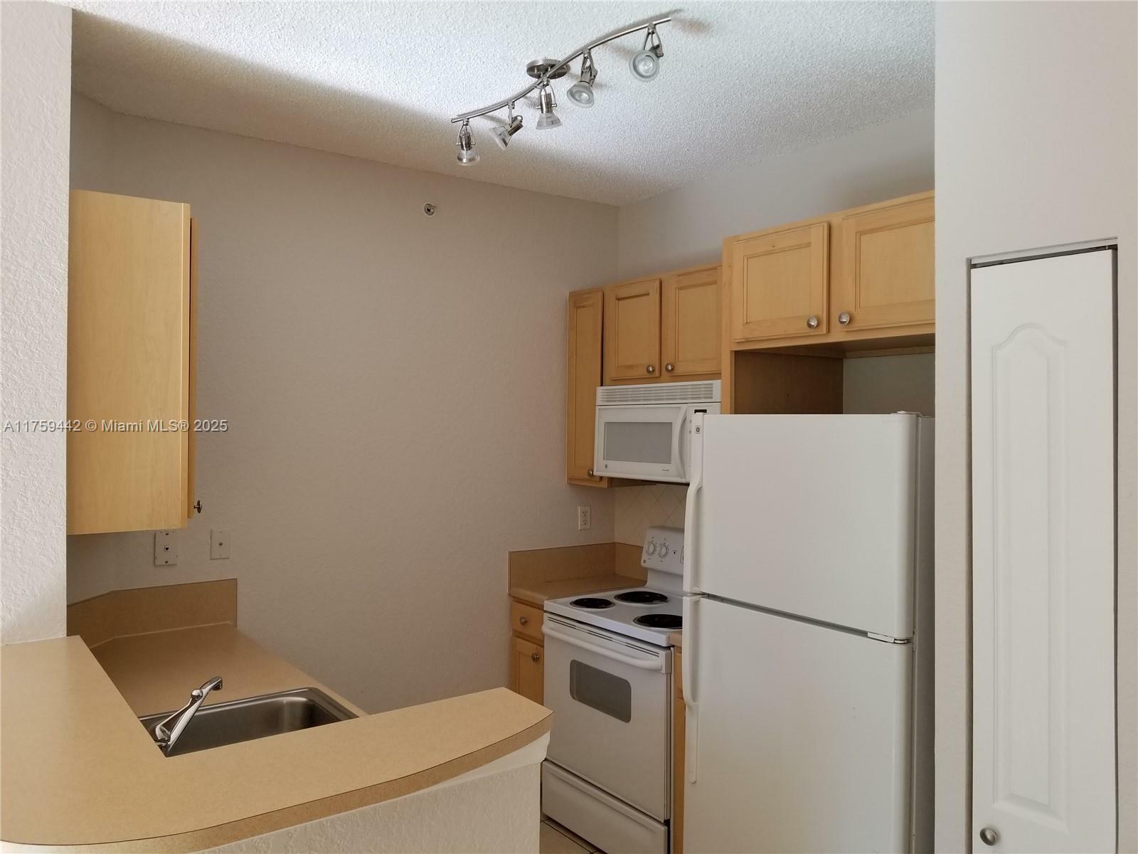 Property Photo:  6001 SW 70th St 538  FL 33143 