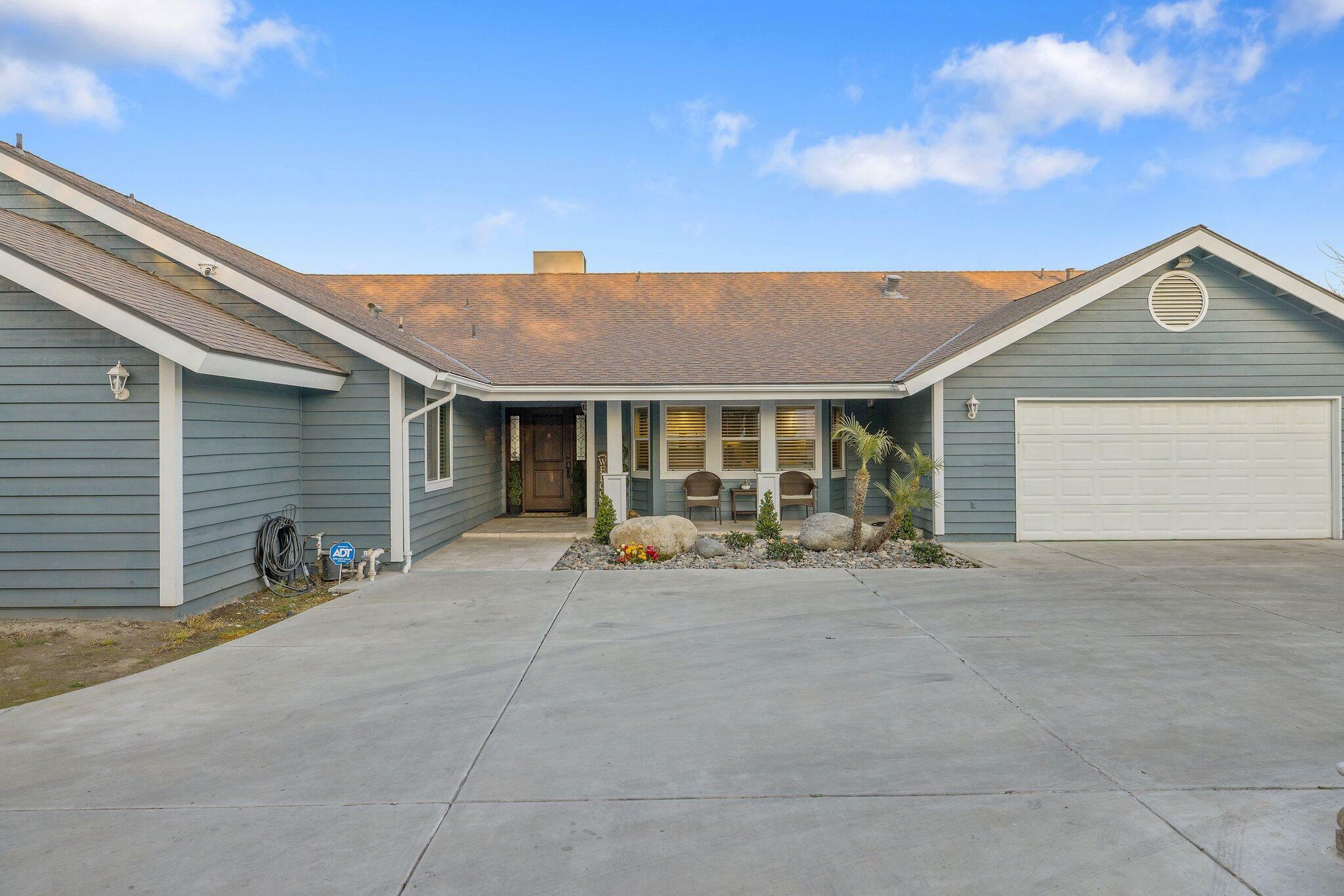 Property Photo:  27387 Road 100  CA 93277 