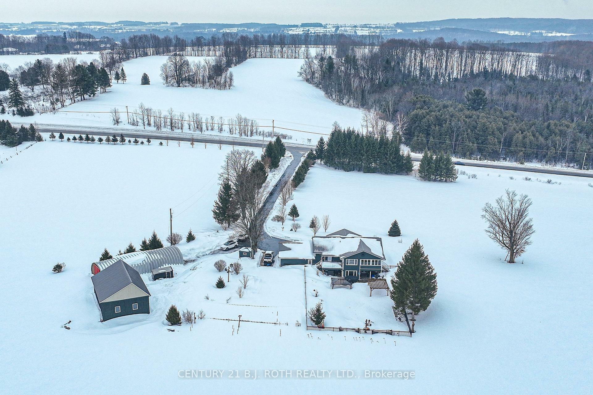 Property Photo: 1322 Horseshoe Valley Road E ON L0K 1E0