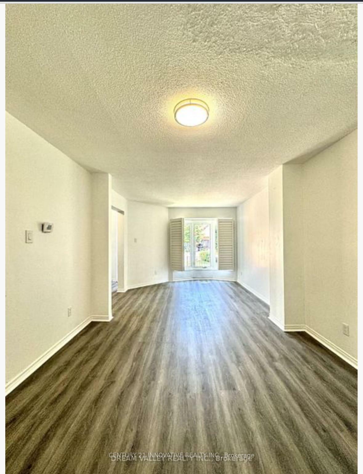 Photo de la propriété: 122 Natal Avenue Main ON M1N 3V6