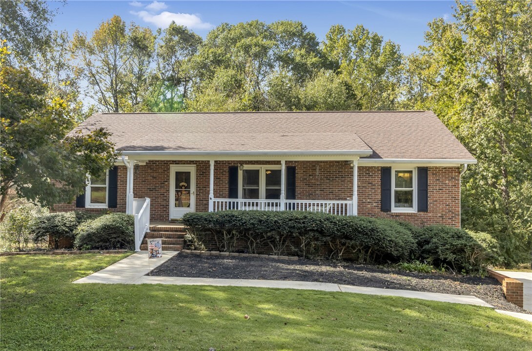 Property Photo: 400 Quail Run Circle SC 29644
