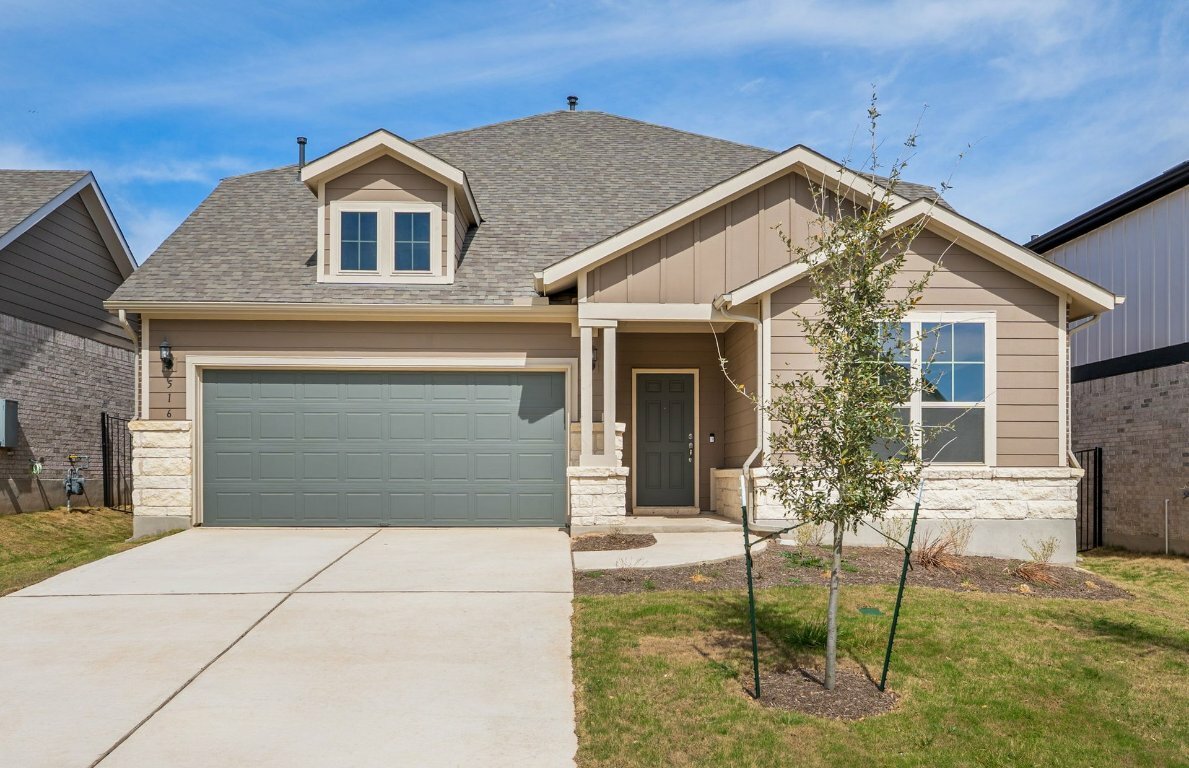 Property Photo: 516 Olinda Way TX 78642