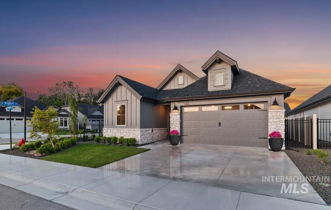 Property Photo:  182 N Woody Knoll Ln  ID 83616 
