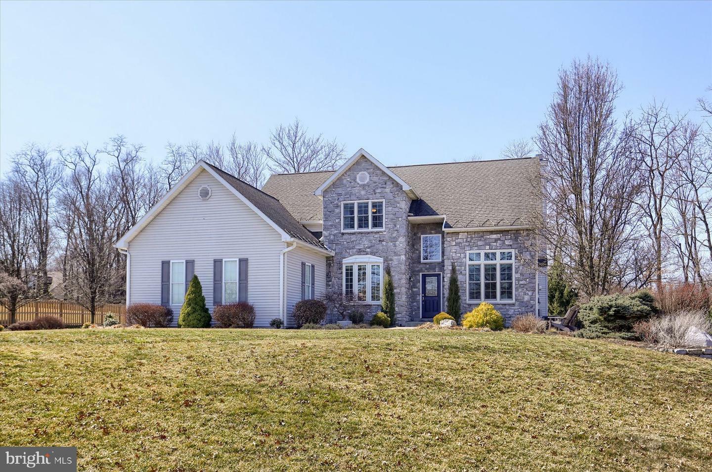 Property Photo:  815 Stonybrook Lane  PA 17339 