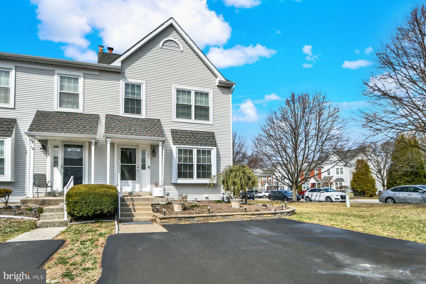 Property Photo: 721 Sandalwood Ln PA 19403